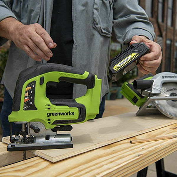 Greenworks Σέγα GD24JS 24V Brushless – Ασύρματη, Επαναφορτιζόμενη, με Ρυθμιζόμενη Ταχύτητα & Κλίση