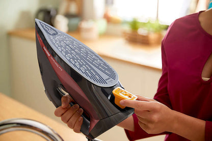 Philips Σίδερο Ατμού 2800W με Αντικολλητική Πλάκα και Συνεχόμενη Παροχή 50gr/min Black/Red